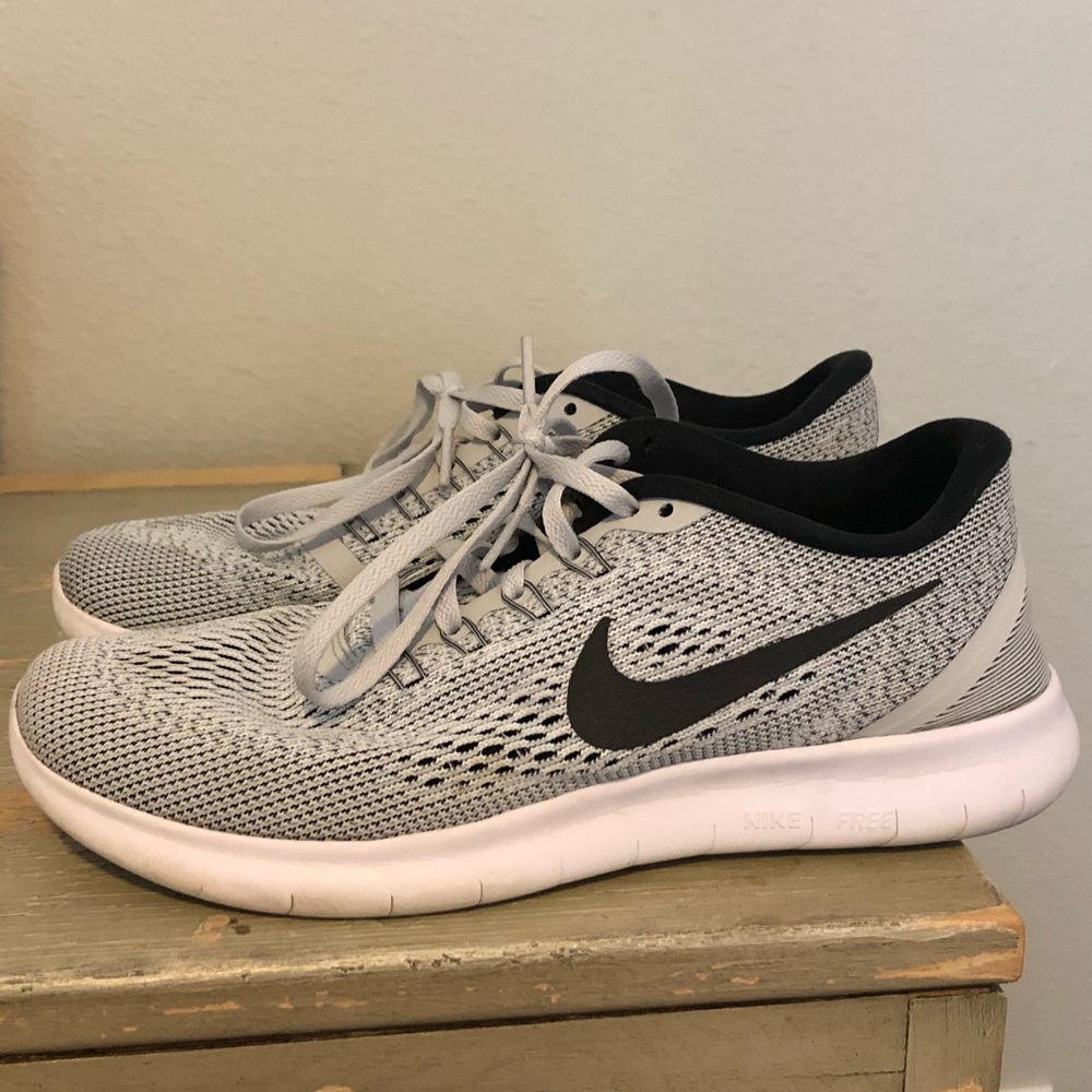 Grey Nike Flex’s